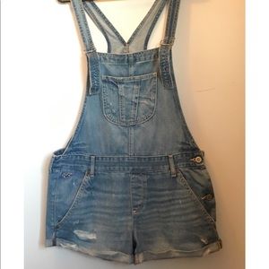 HOLLISTER SHORTS OVERALLS,size: L(wore once)❤️